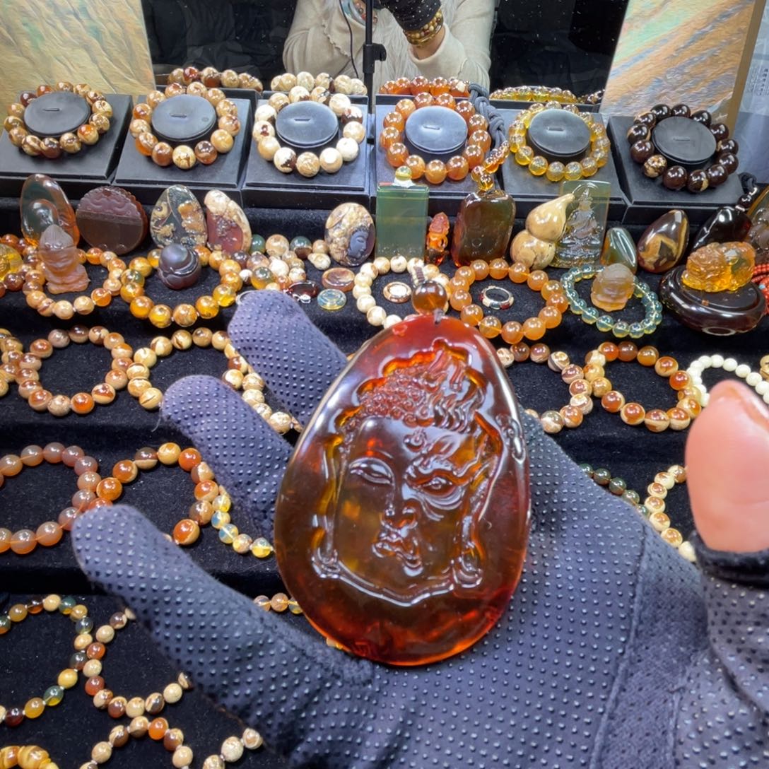 琥珀未镶嵌手串血珀一念之间