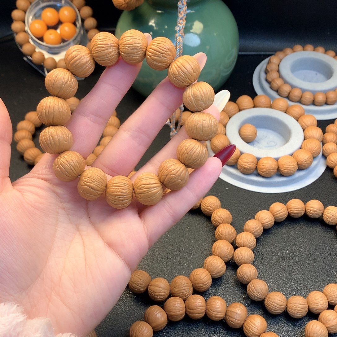 垚***、手串猴头核桃土豪16两圈