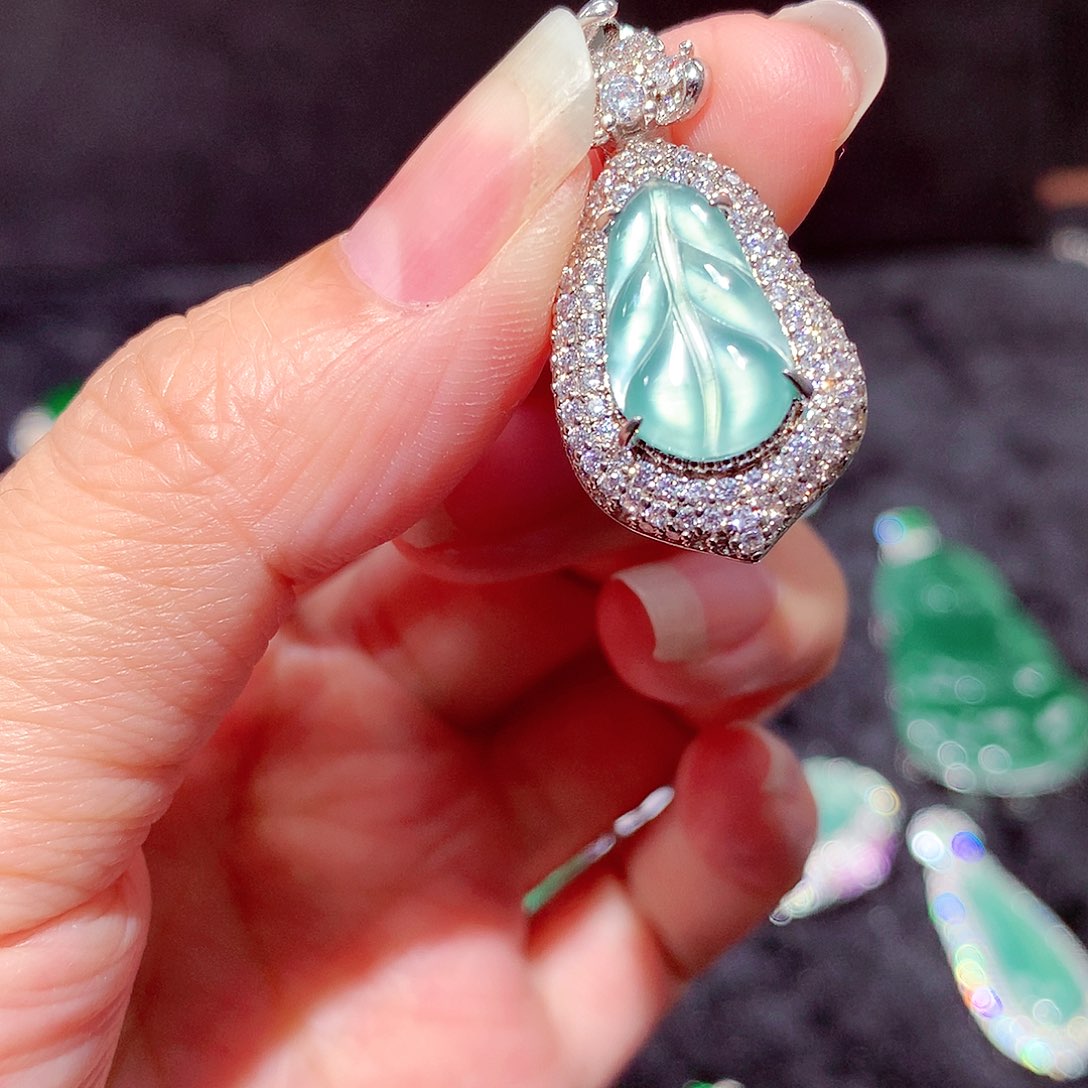 【闪购商品】翡翠吊坠(不含链)未镶嵌