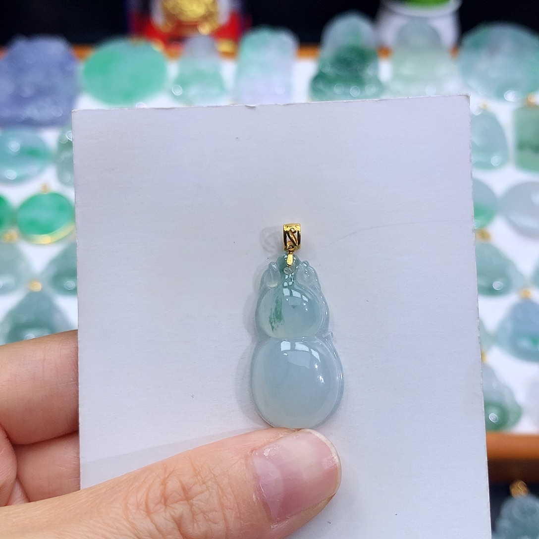 翡翠18K金镶嵌颈饰翡翠吊坠