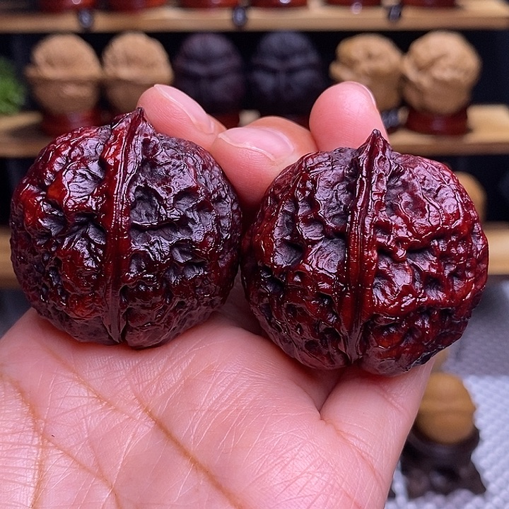 文玩核桃吊坠二龙戏珠32