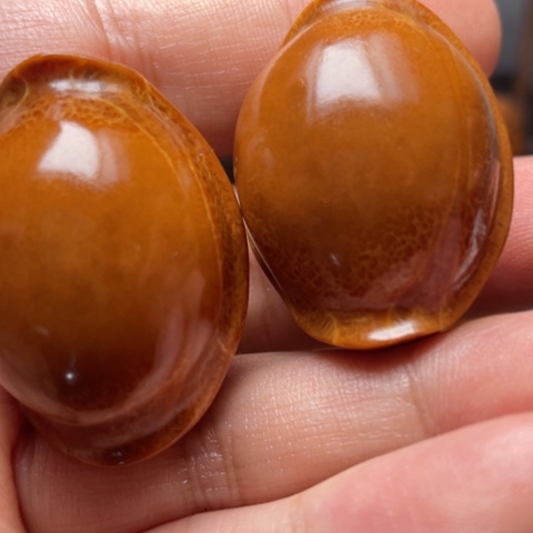 橄榄核把件元宝富甲手球一对3.1左右