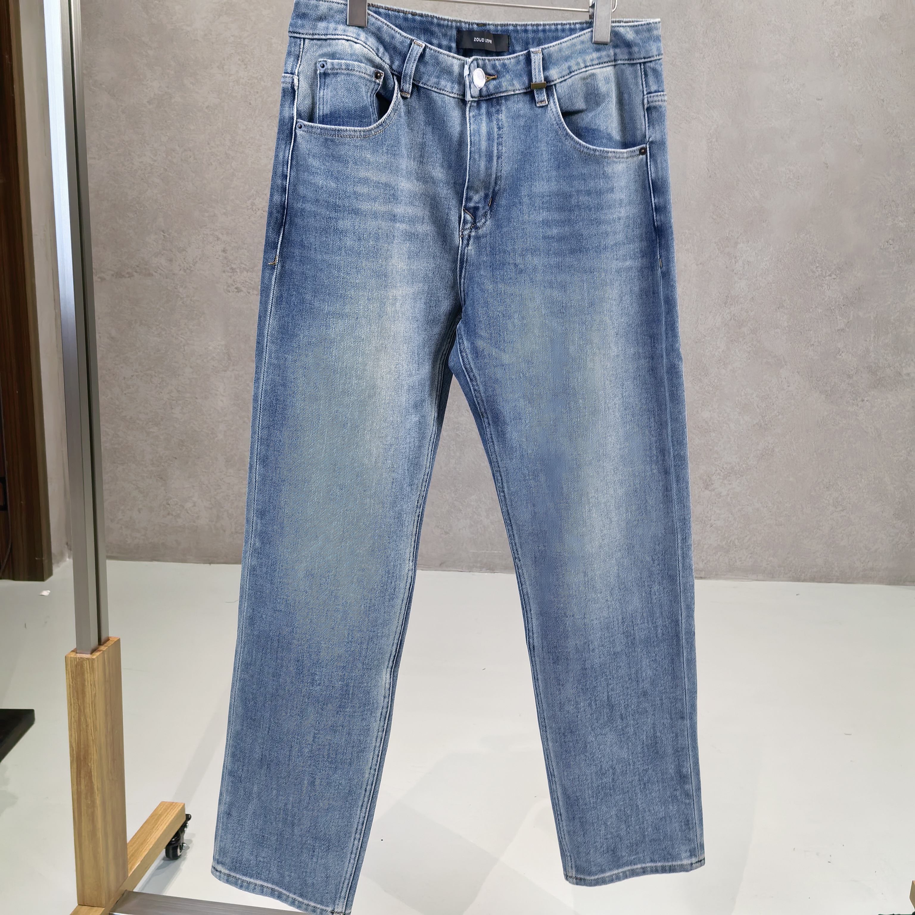 秋冬新款弹力直筒牛仔裤男士宽松休闲款长裤男