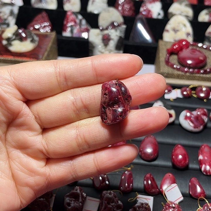 天然辰砂全透无根砂吊坠15.4克