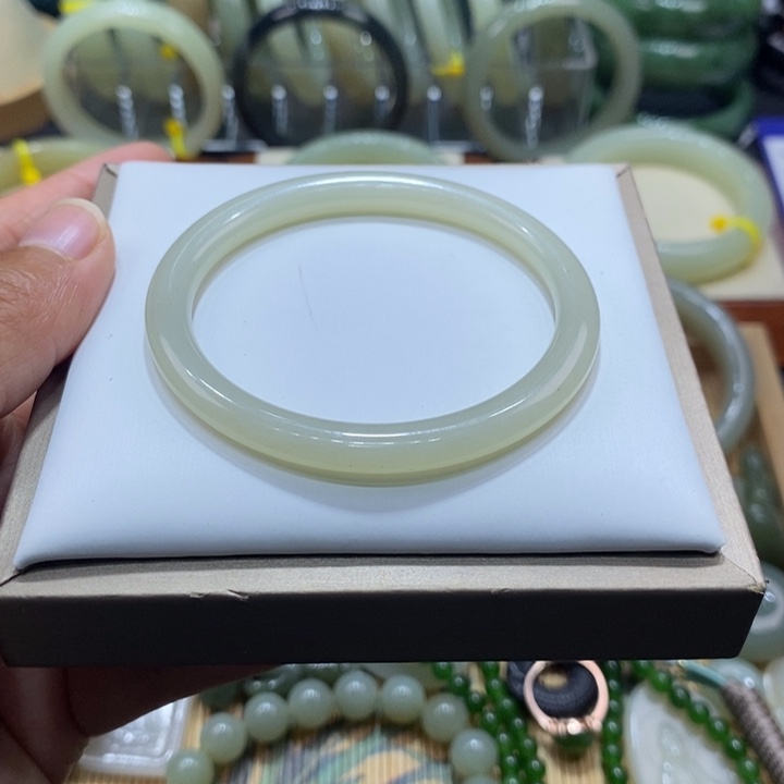 和田玉手镯未镶嵌且末暖白53-54