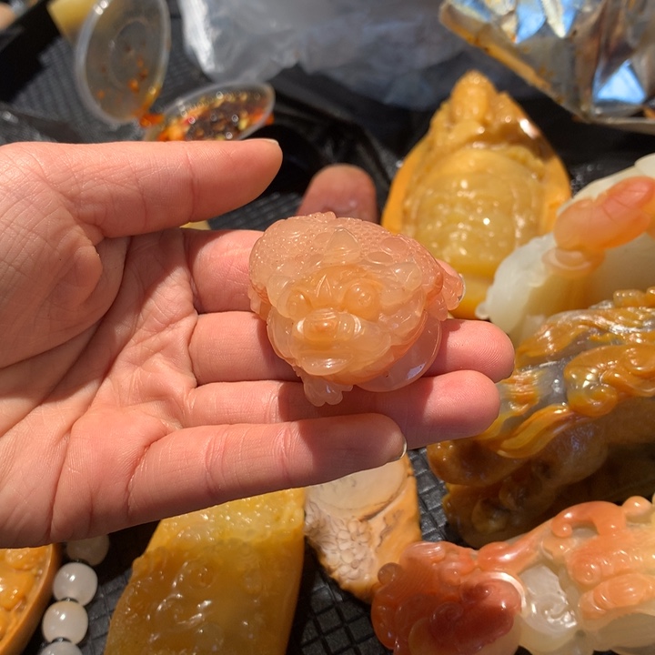 石英质玉（黄龙玉）未镶嵌颈饰