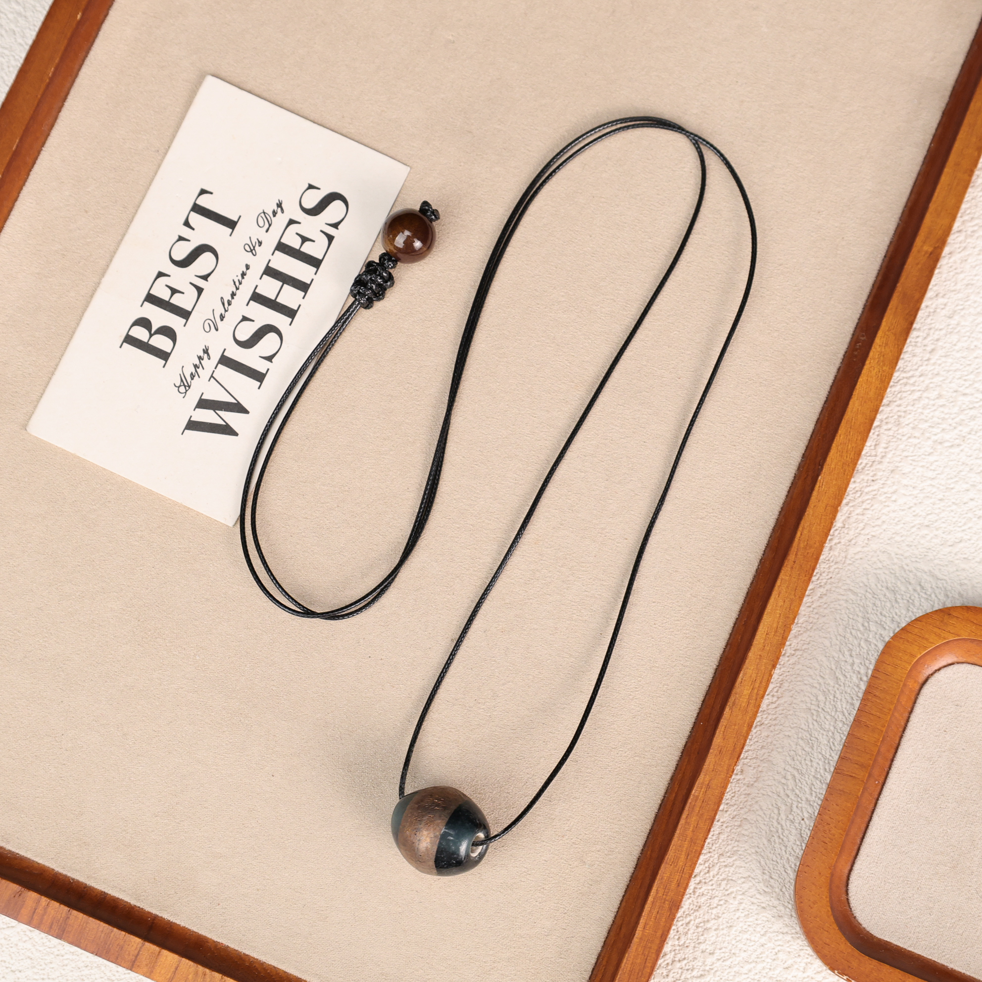 LZ5040-1绿金单颗珠皮绳项链