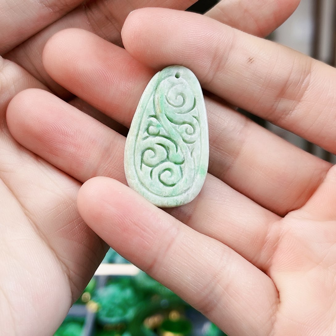 翡翠颈饰未镶嵌吊坠