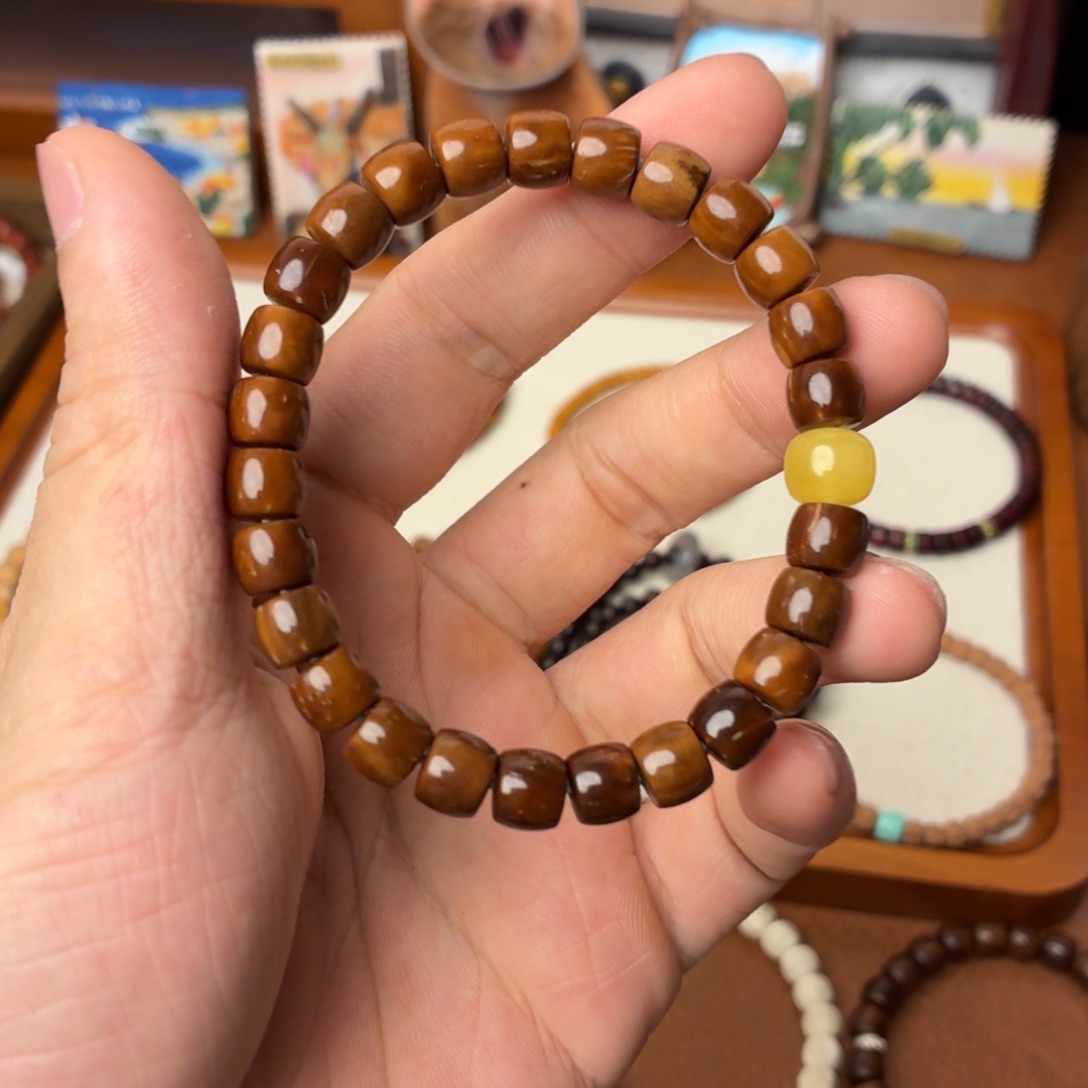 ****心未镶嵌蜜蜡手链多样性