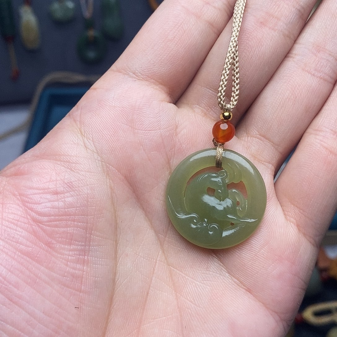 和田玉未镶嵌颈饰