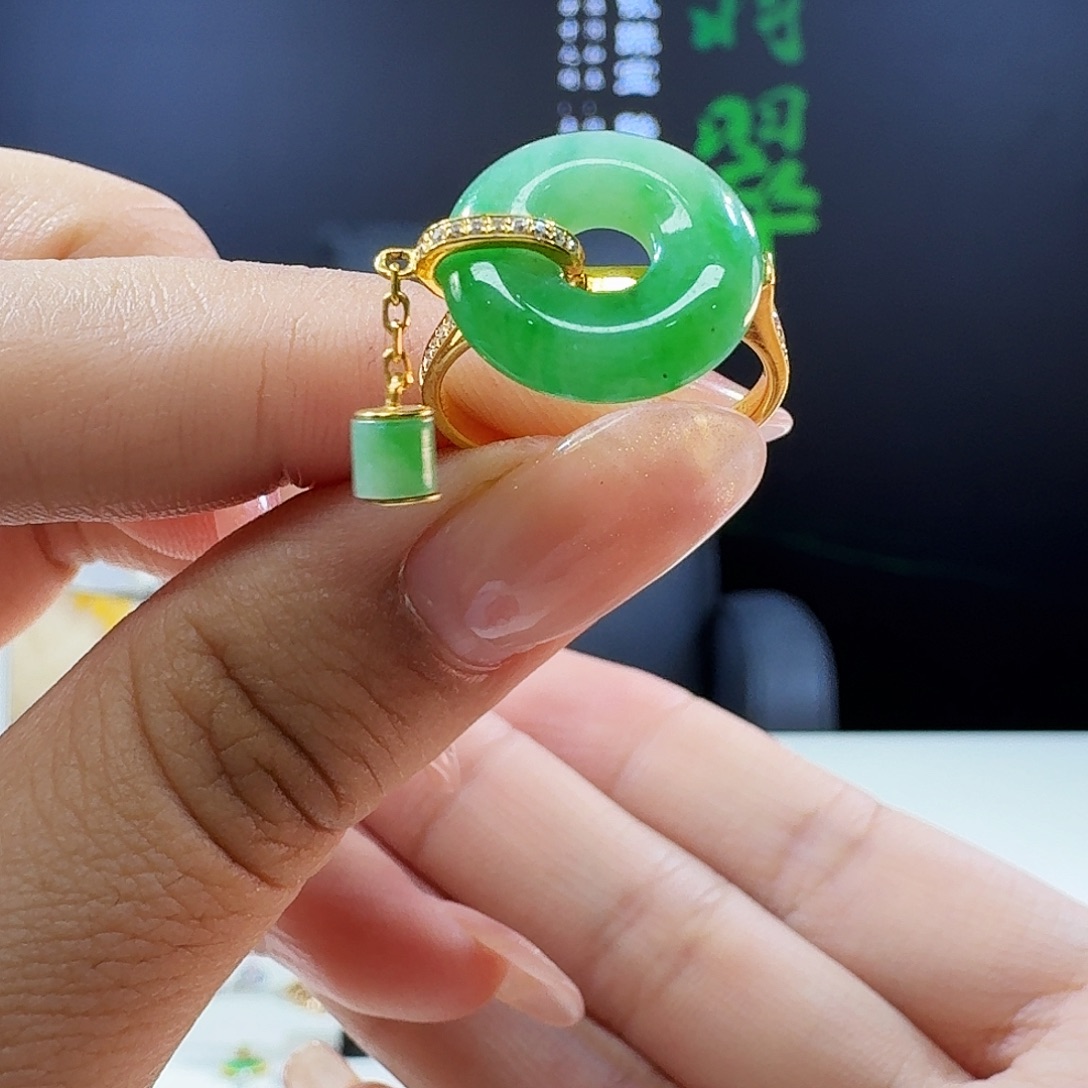 18K金镶嵌戒指翡翠18k镶嵌