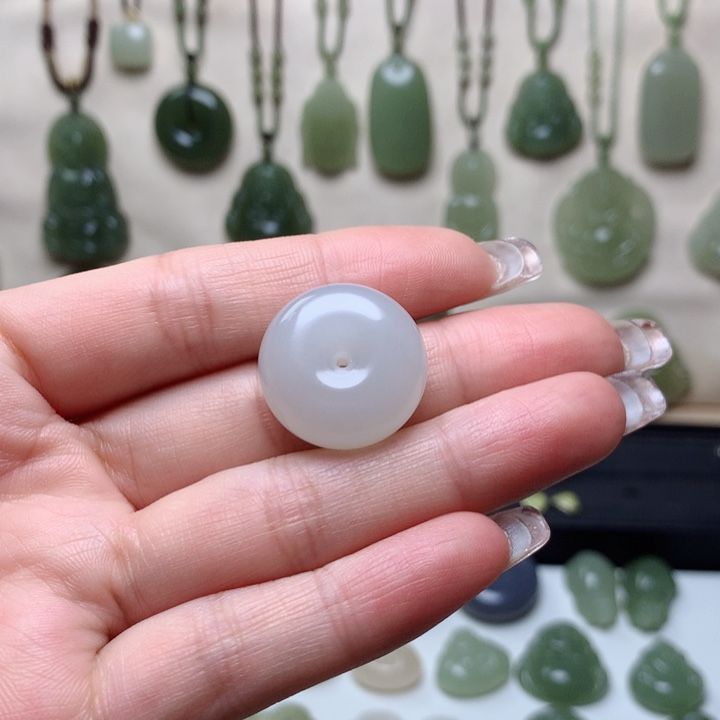 和田玉吊坠未镶嵌君*