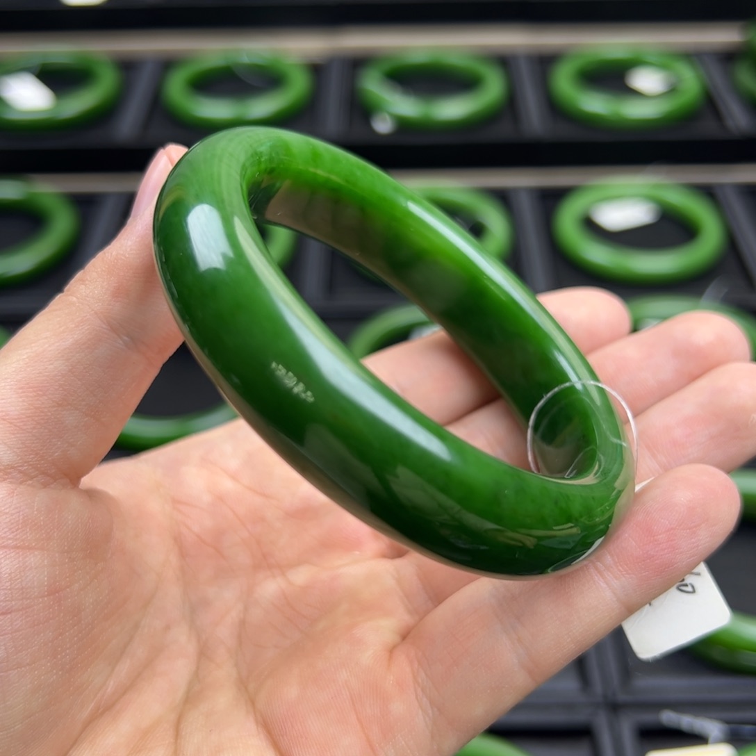 和田玉（碧玉）未镶嵌手镯