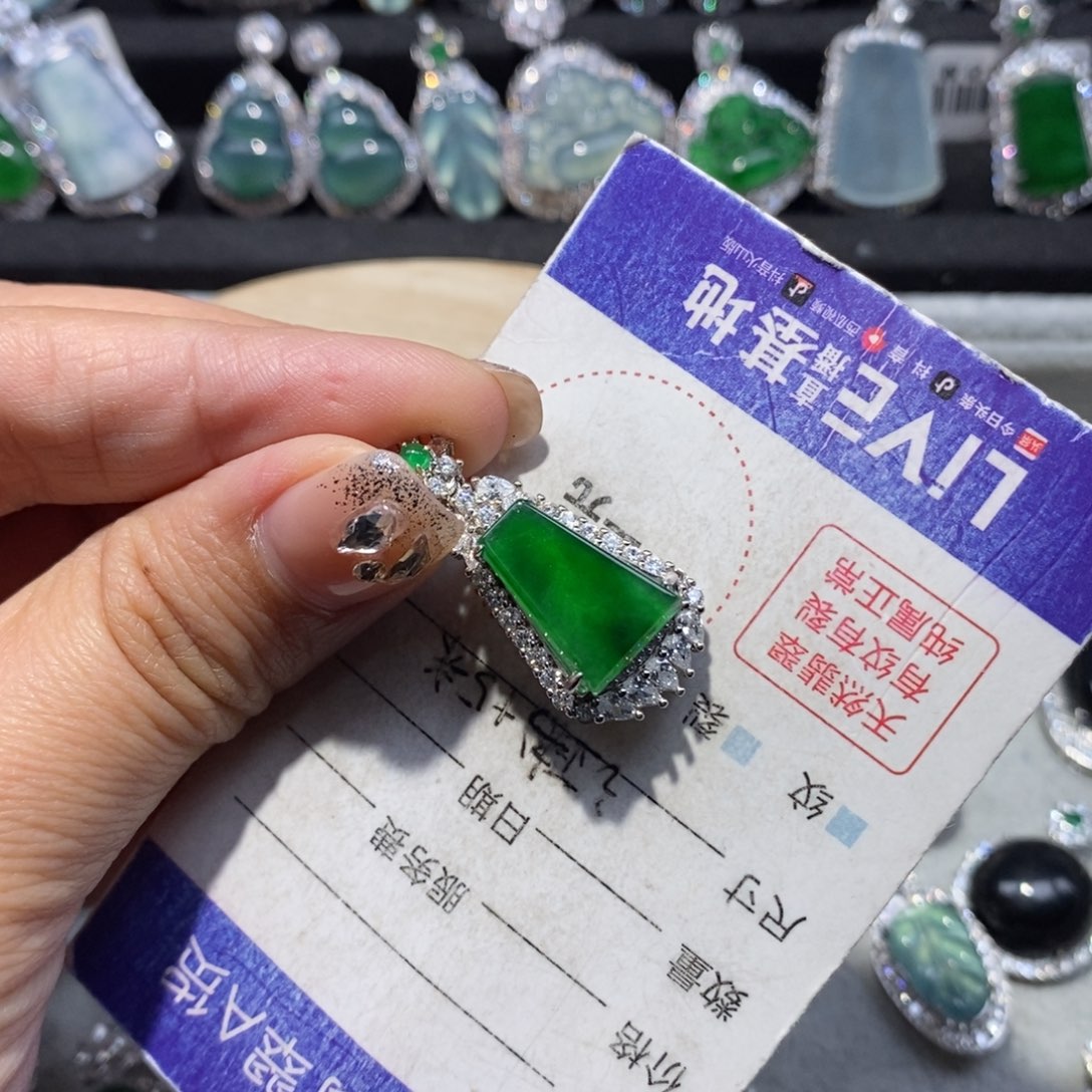 翡翠颈饰银S925镶嵌呵****?翡翠分单