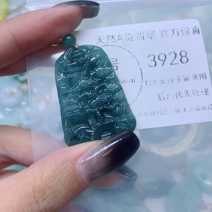 翡翠足银镀金镶嵌颈饰翡翠