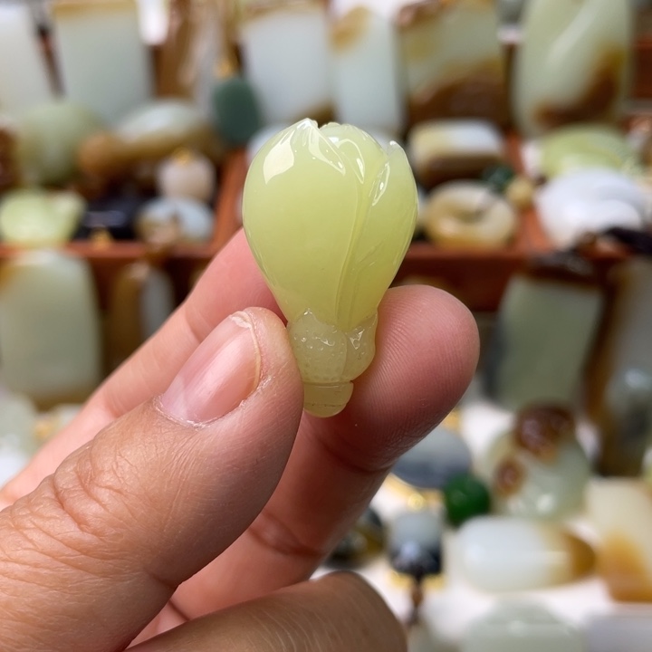 和田玉未镶嵌颈饰