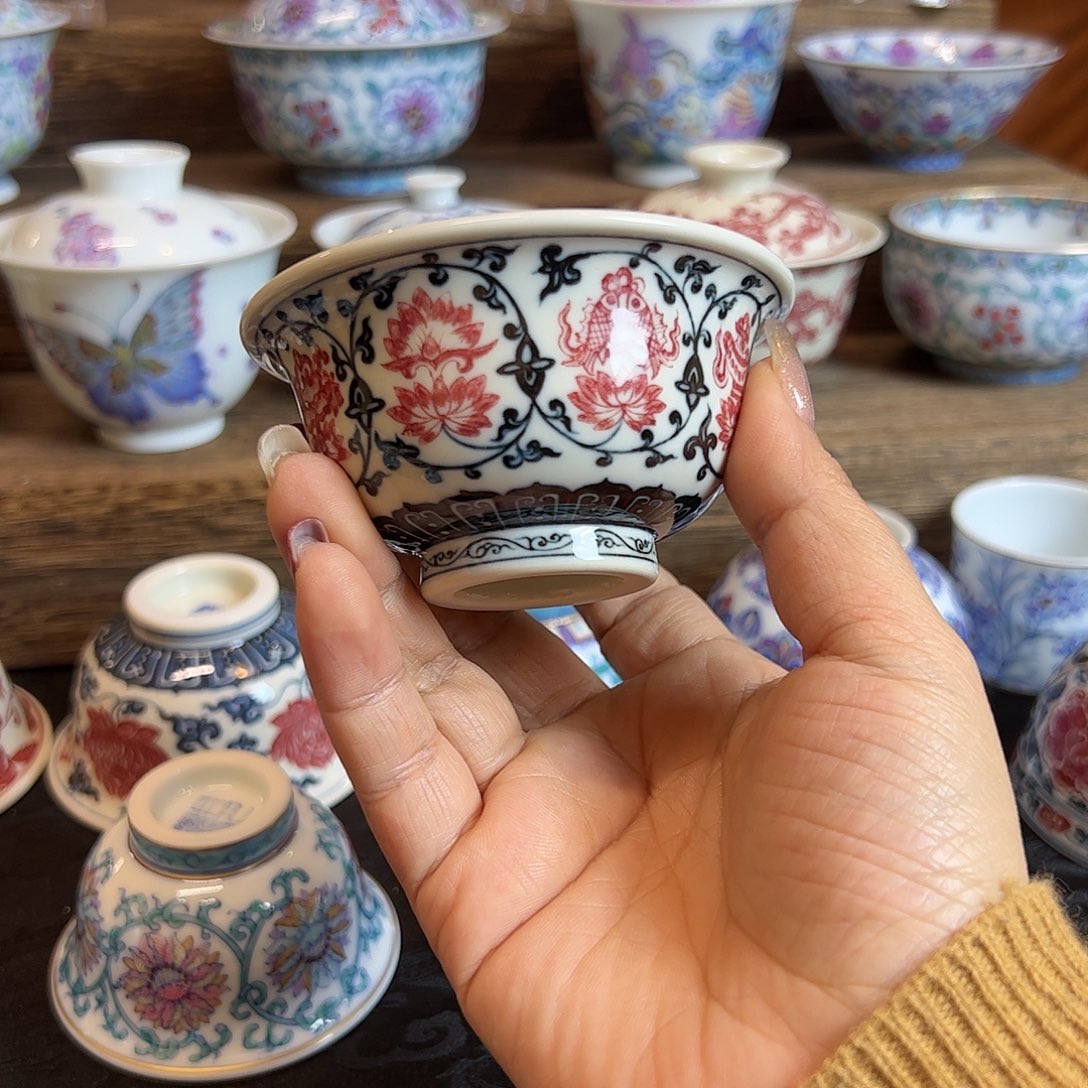 Y正绎堂釉里红莲托八宝