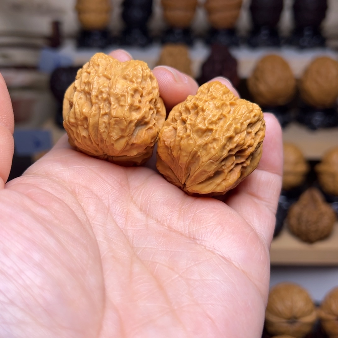 文玩核桃吊坠22w铁蝴蝶