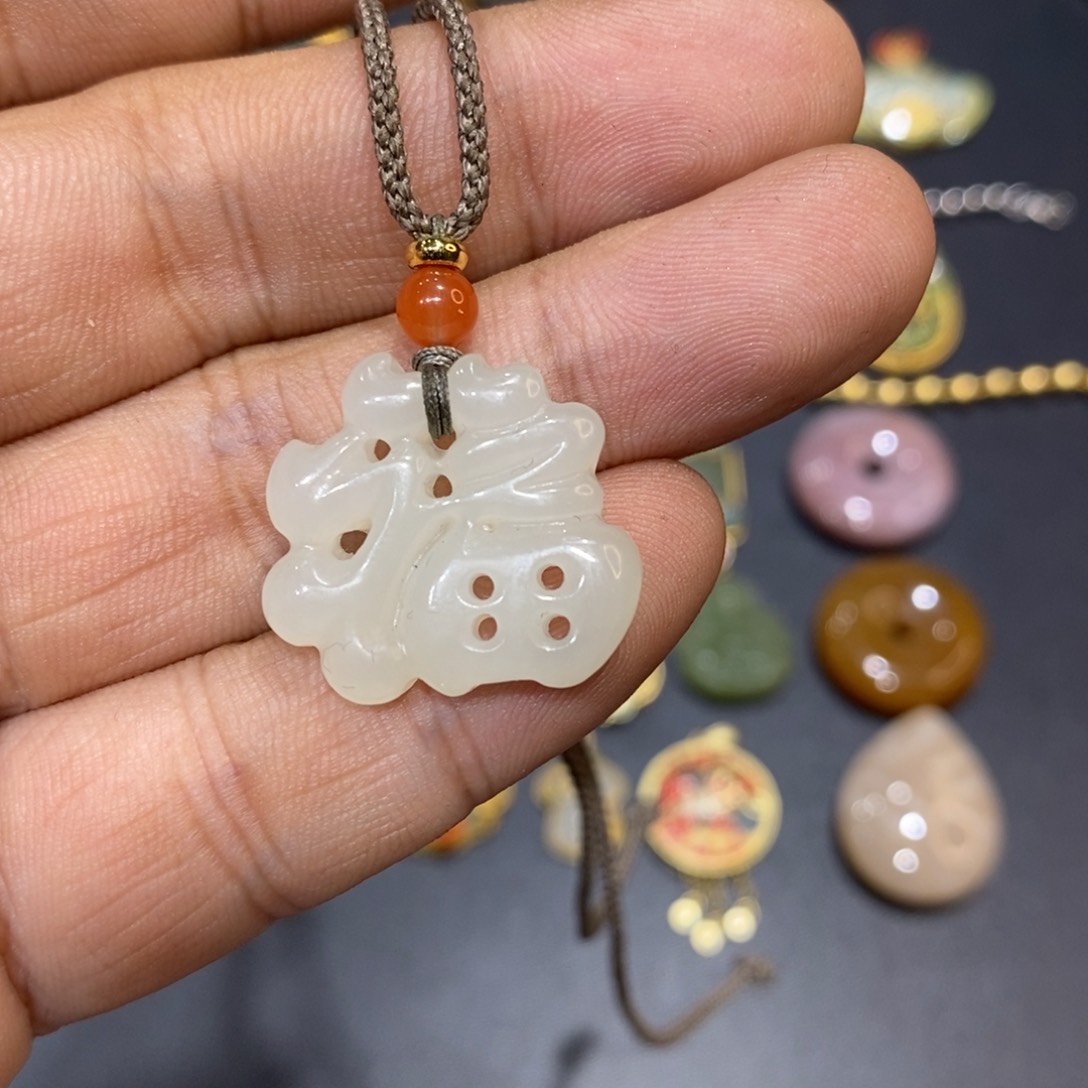 和田玉颈饰未镶嵌