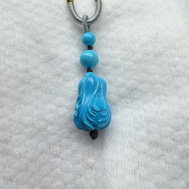 尺寸：24/15左右蓝白菜吊坠