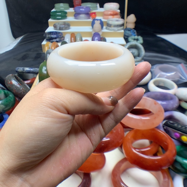 未镶嵌手镯石英质玉迷****灰