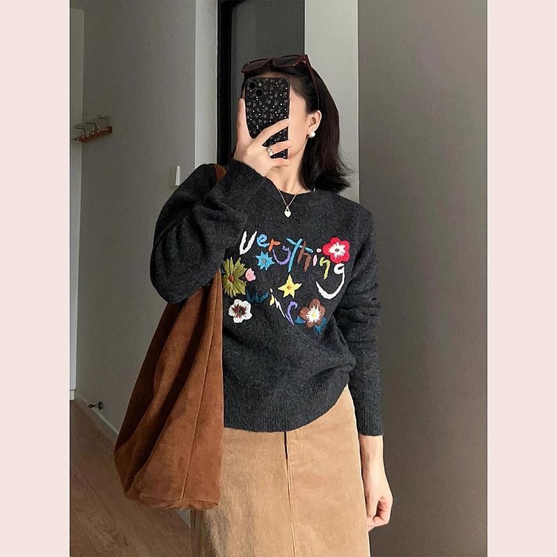 灰色手工刺绣套头毛衣女秋冬季新款内搭针织衫打底高级感软糯上衣