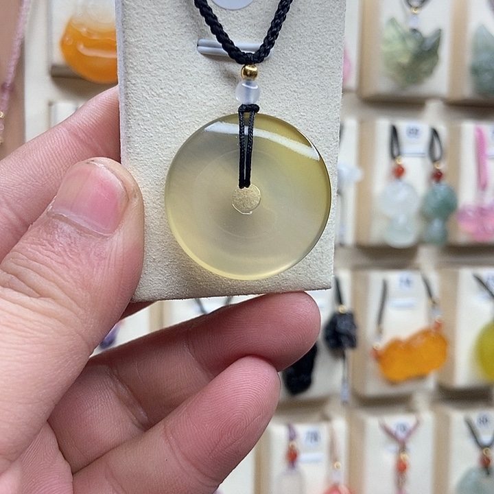 玛瑙/玉髓颈饰未镶嵌抱**熊