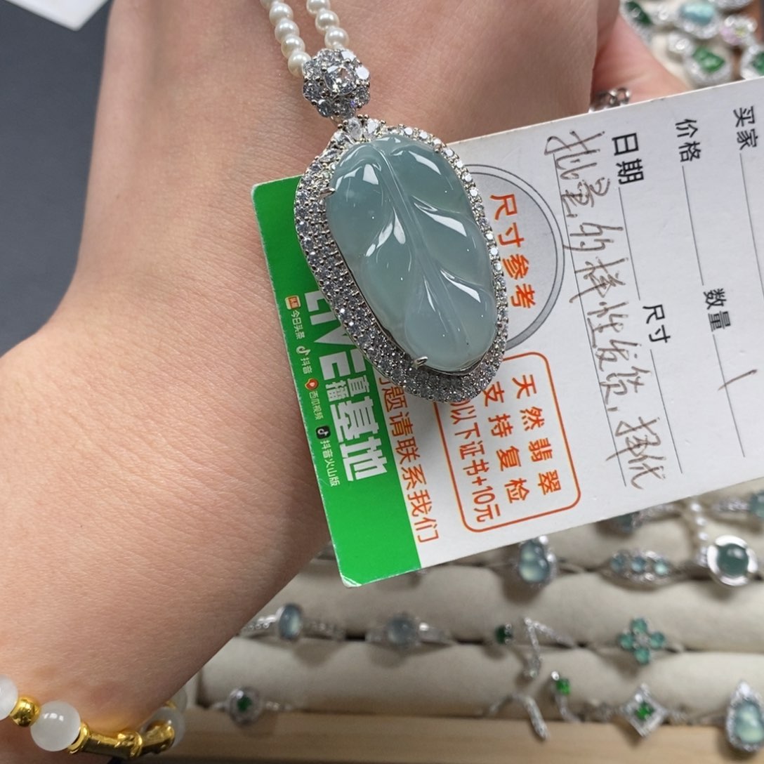 翡翠颈饰未镶嵌翡翠