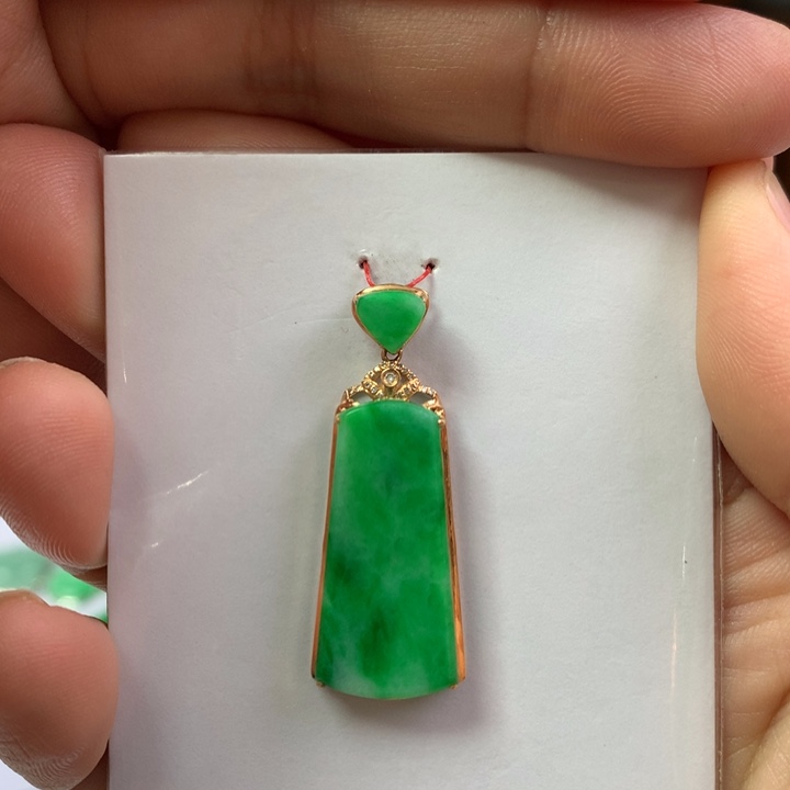 C***I翡翠18K金镶嵌颈饰翡翠吊坠