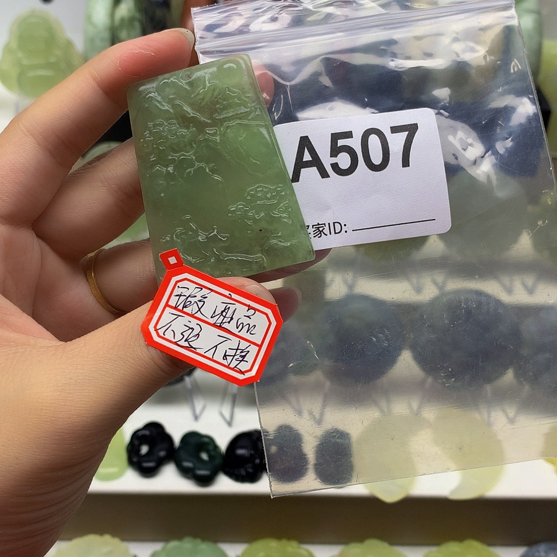 蛇纹石玉颈饰未镶嵌