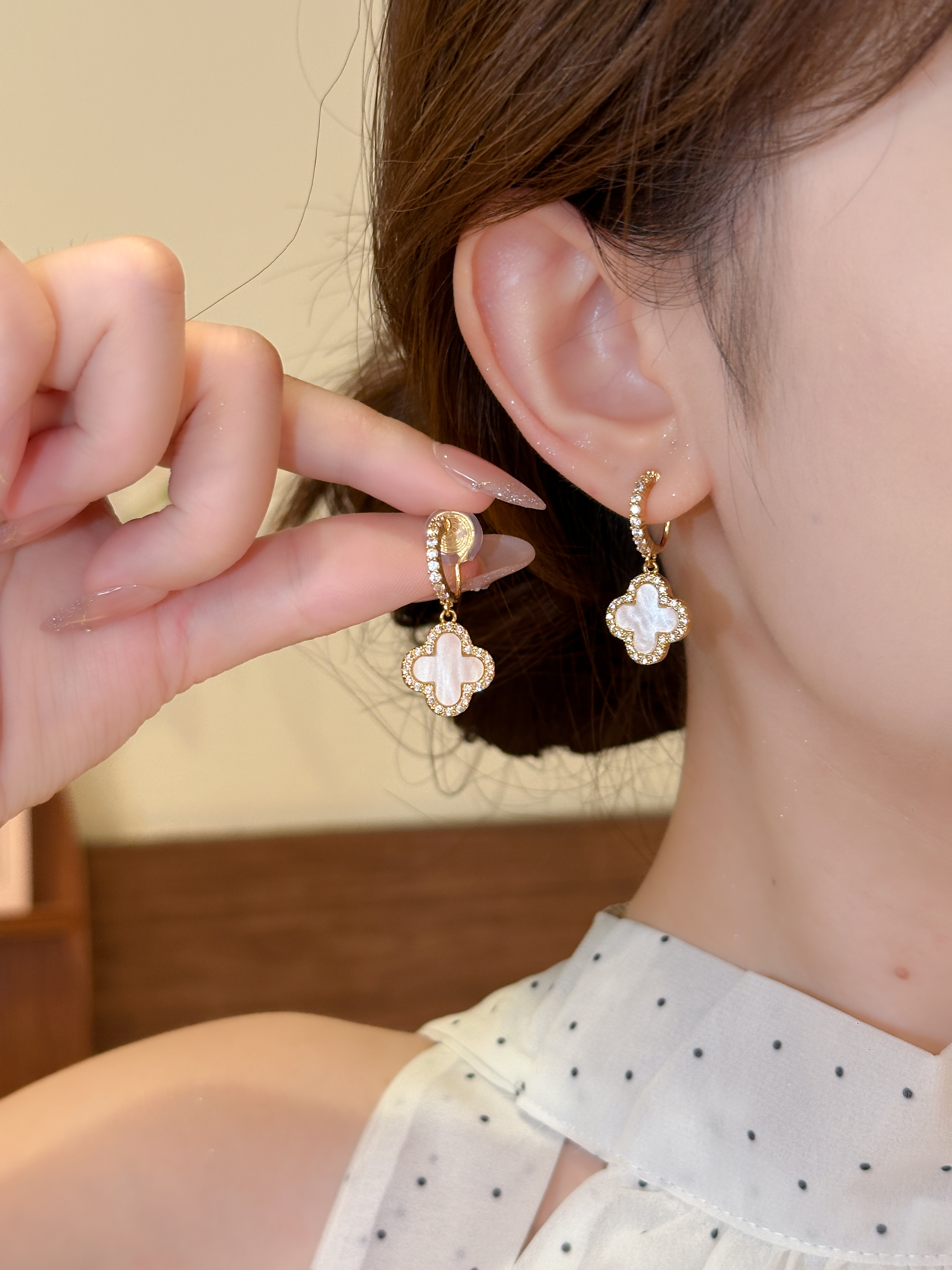 铜合金耳饰 镀24K四叶花无耳洞耳夹显白百搭气质通勤耳夹