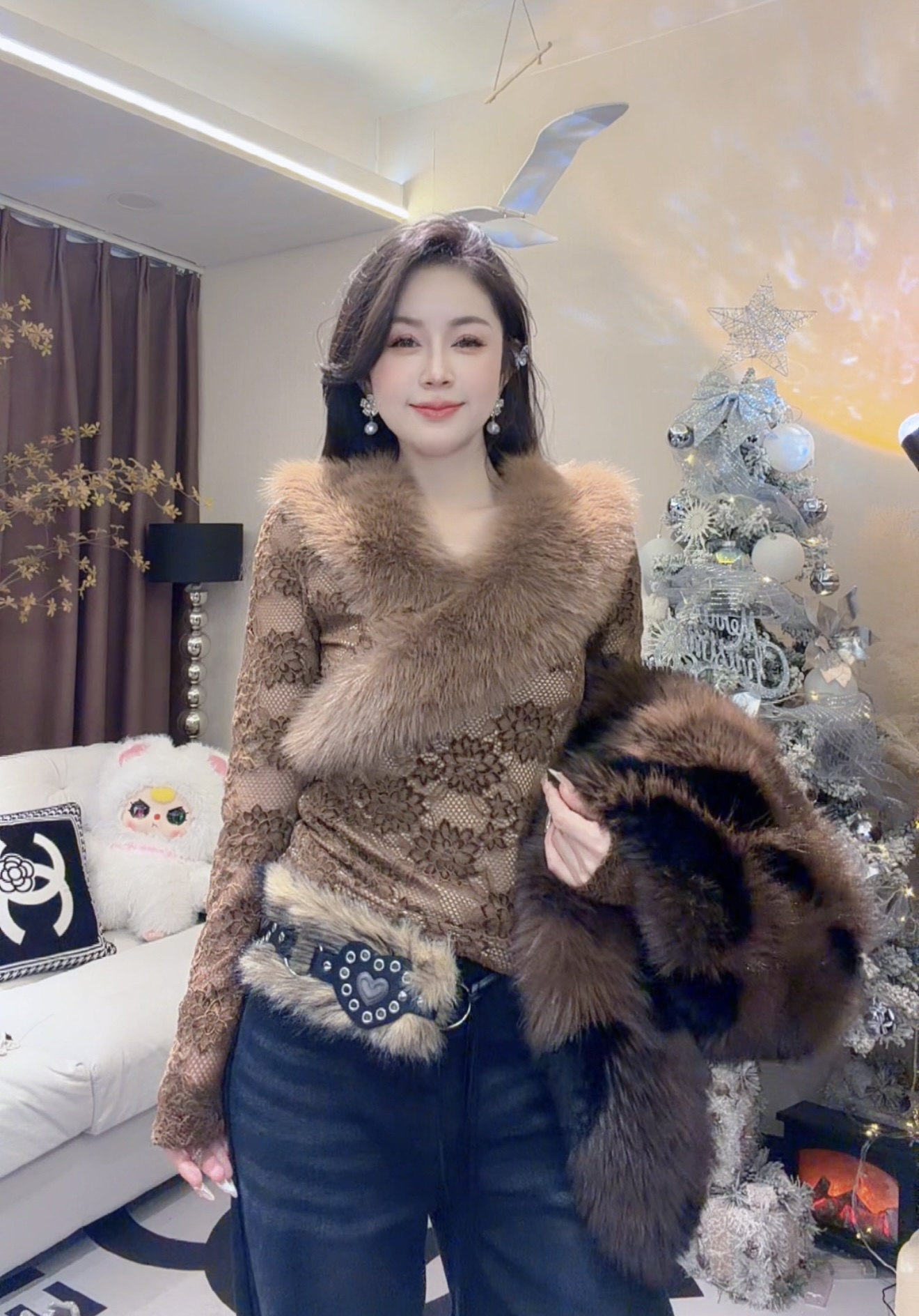 LX~秋冬新款法式V领蕾丝钩花毛毛领加绒打底衫7078