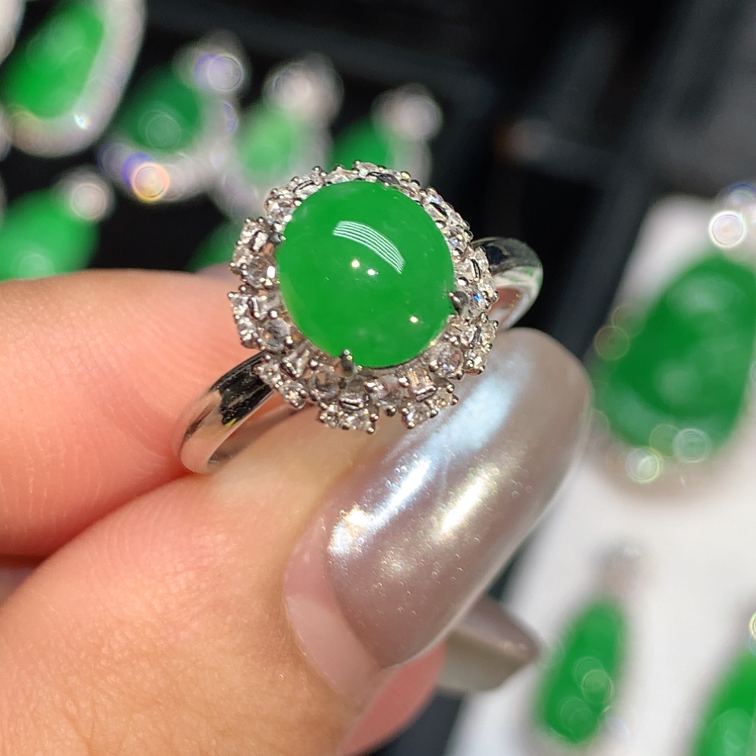 翡翠18K金镶嵌戒指