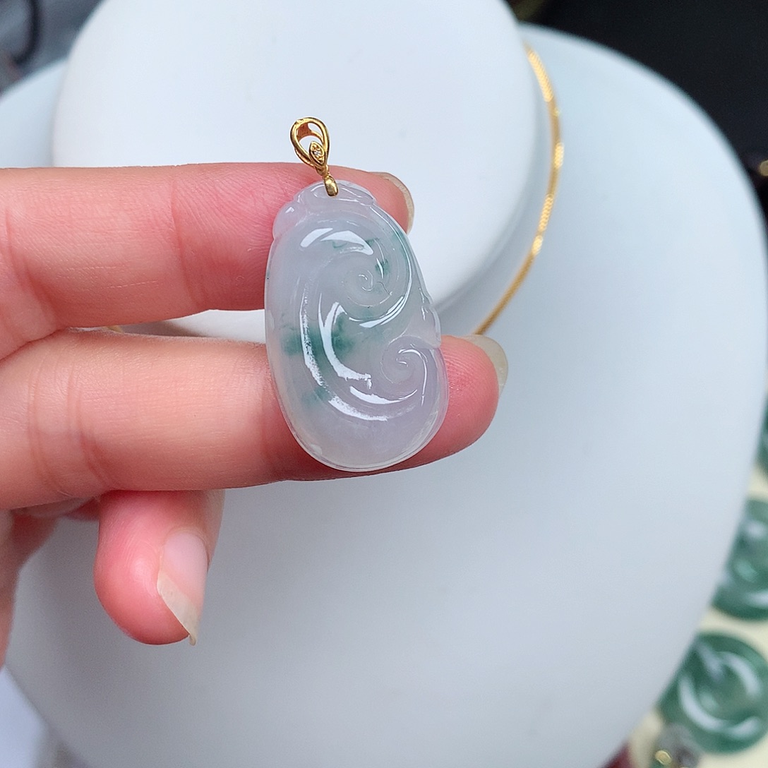 翡翠颈饰18K金镶嵌如意