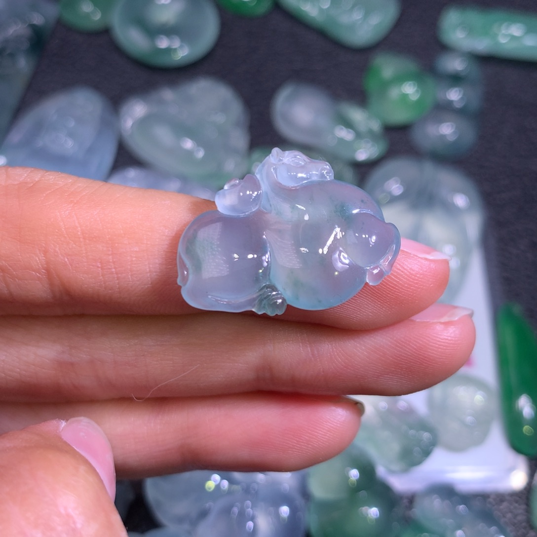 翡翠颈饰未镶嵌翡翠