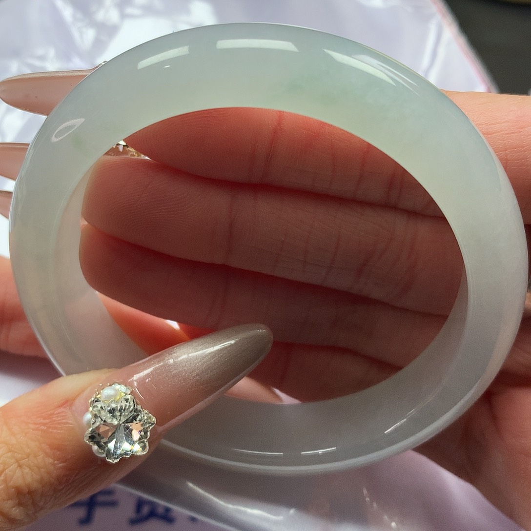 翡翠手镯未镶嵌56圈