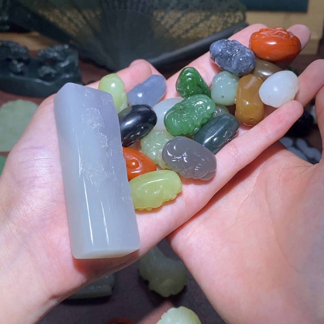 :***)和田玉未镶嵌颈饰