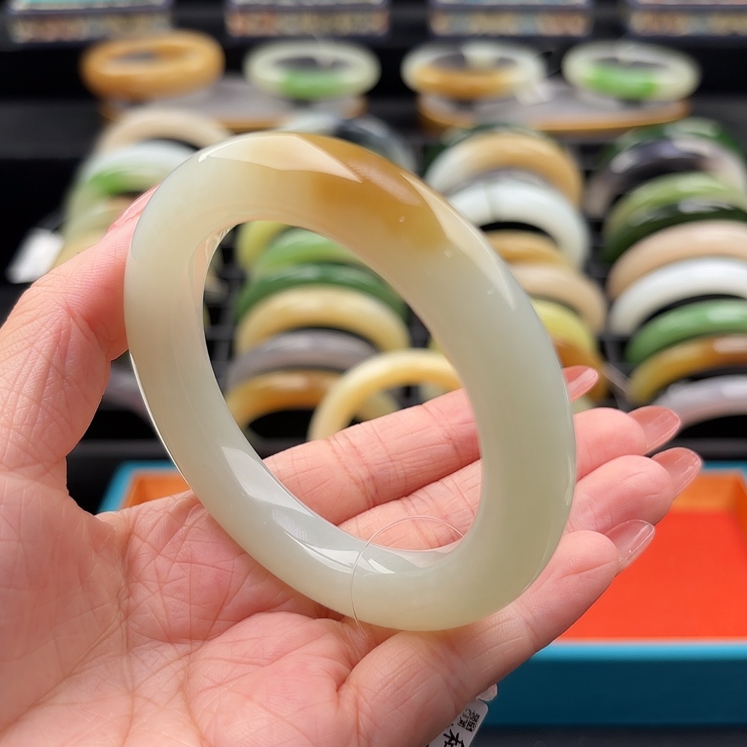 和田玉未镶嵌手镯白底一口温柔糖54.5