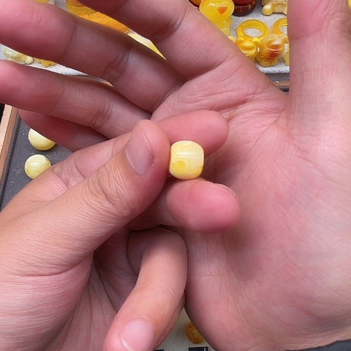 琥珀未镶嵌裸石黄白妖花老型