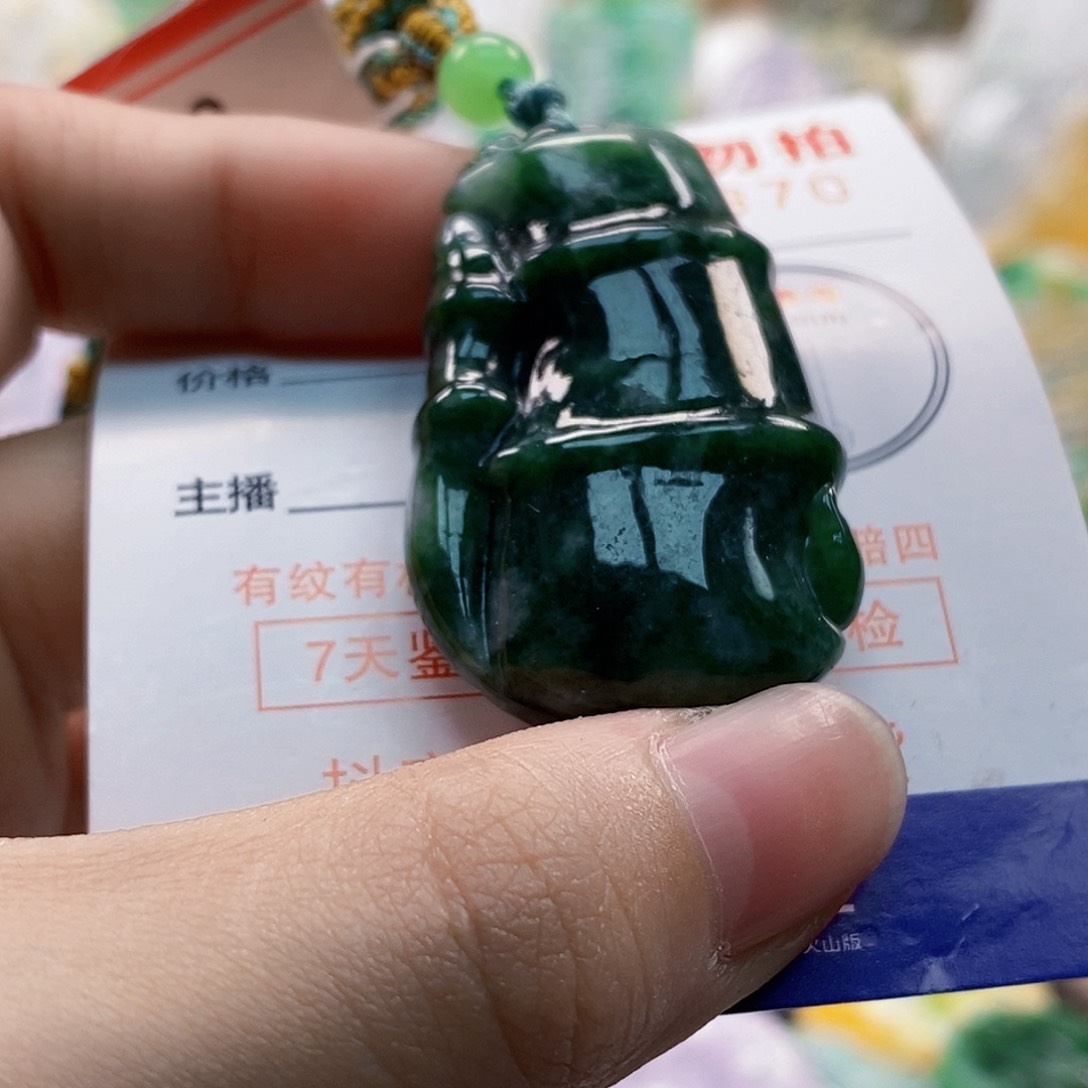 吊坠(不含链)未镶嵌翡翠