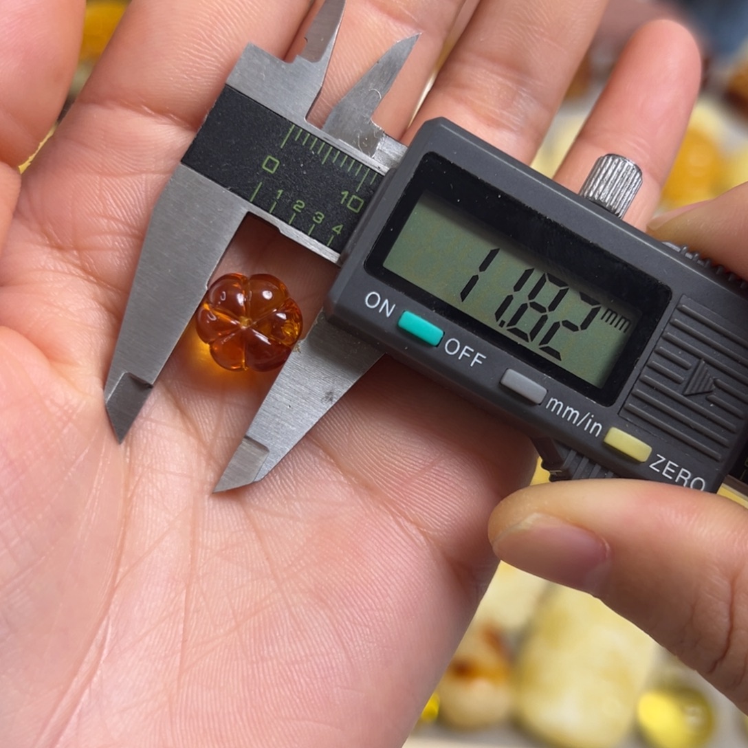 琥珀未镶嵌裸石琥珀