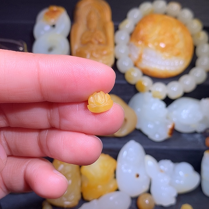 行***龍和田玉未镶嵌车挂