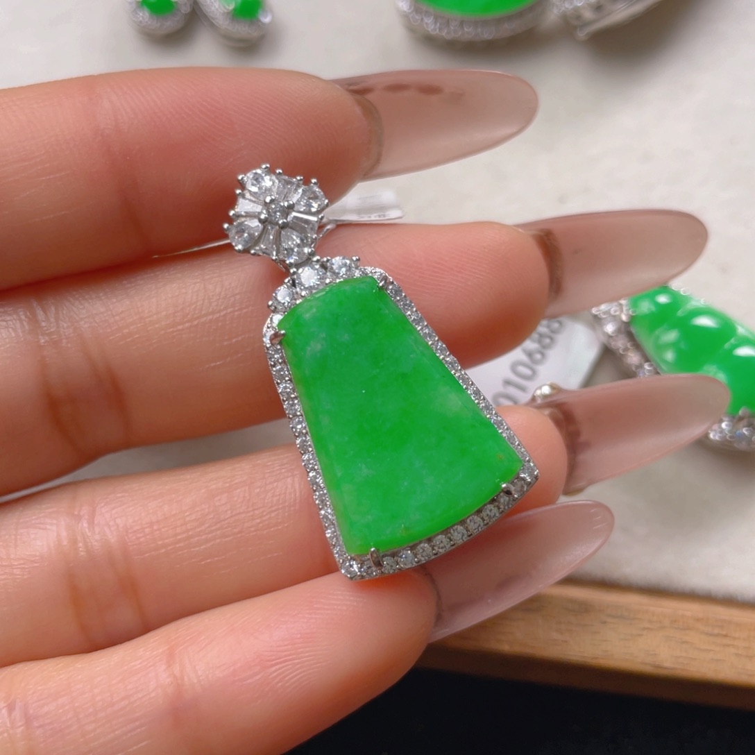 翡翠颈饰银S925镶嵌翡翠