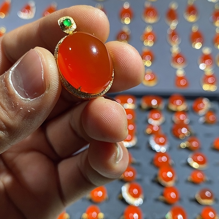 南红玛瑙颈饰18K金镶嵌