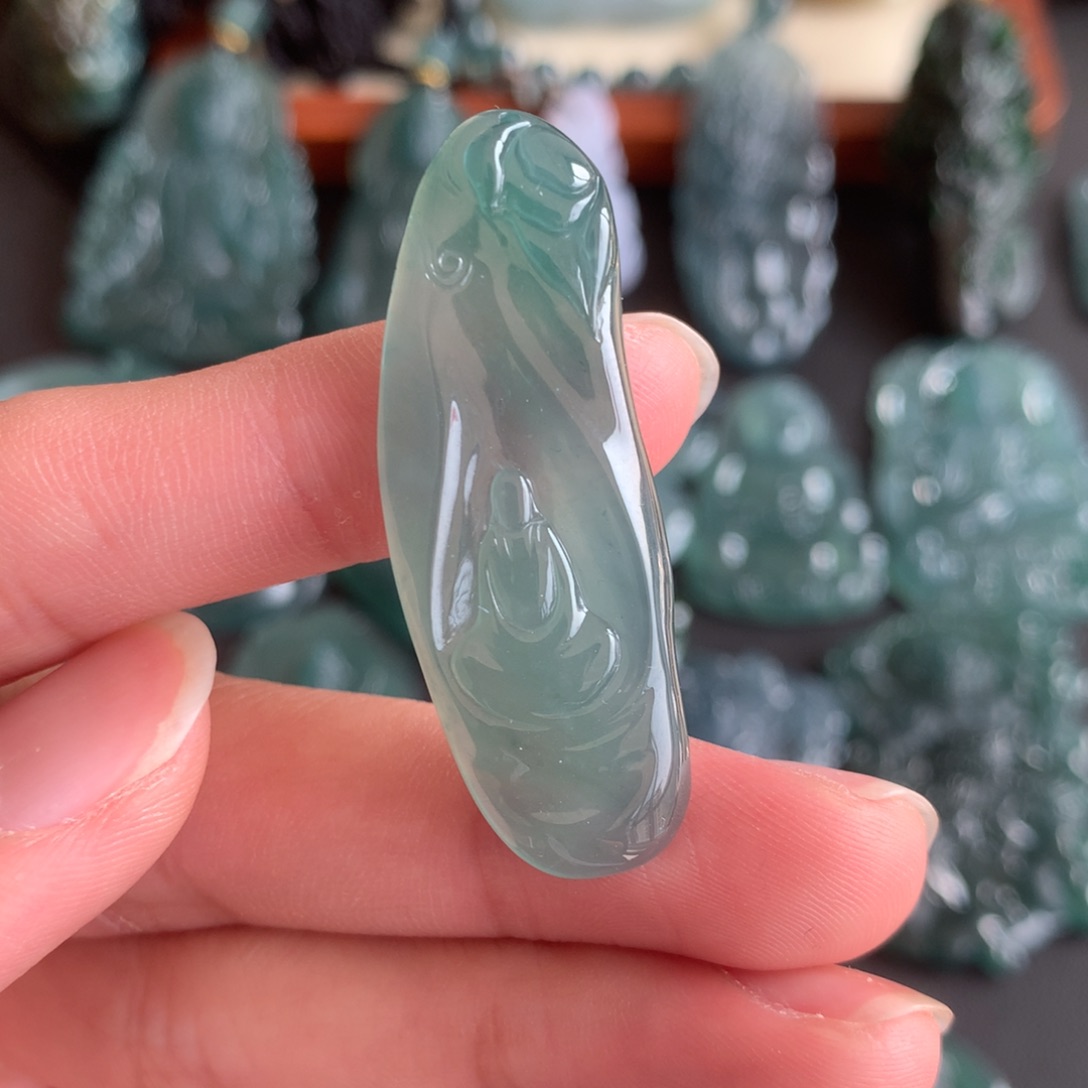 翡翠未镶嵌颈饰悟道