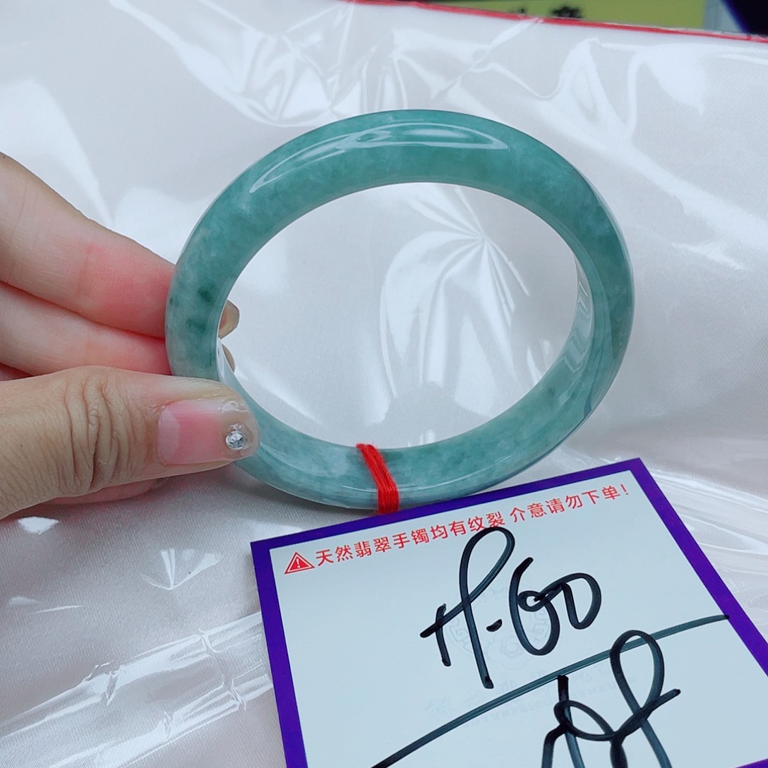 翡翠未镶嵌手镯翡翠