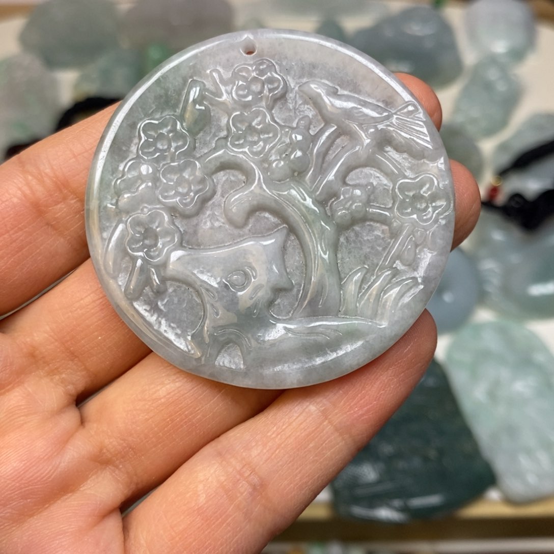 翡翠颈饰未镶嵌喜鹊