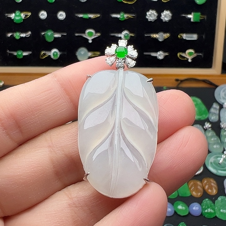 翡翠18K金镶嵌颈饰叶