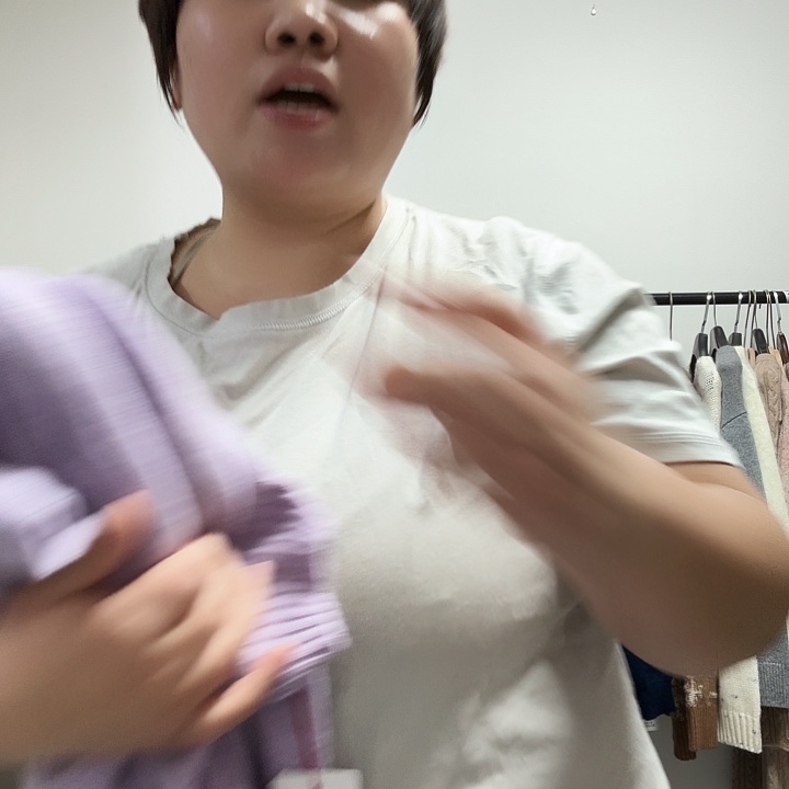 浅紫半高。         
