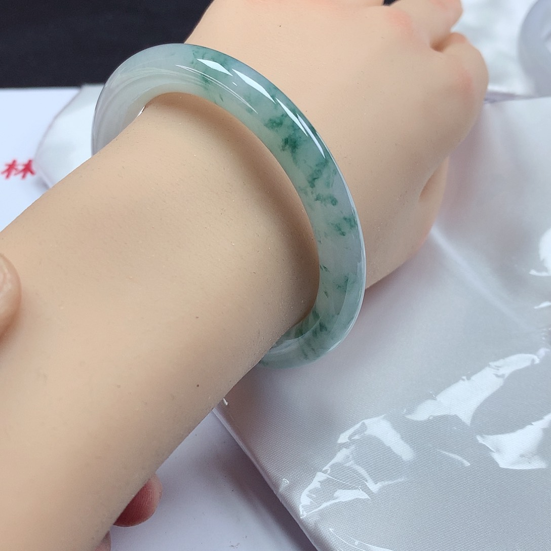 翡翠手镯未镶嵌57圆条